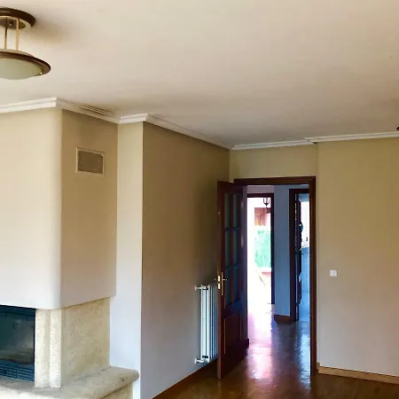 Holiday home Casa En Oviedo, Urbanizacion La Fresneda Oviedo